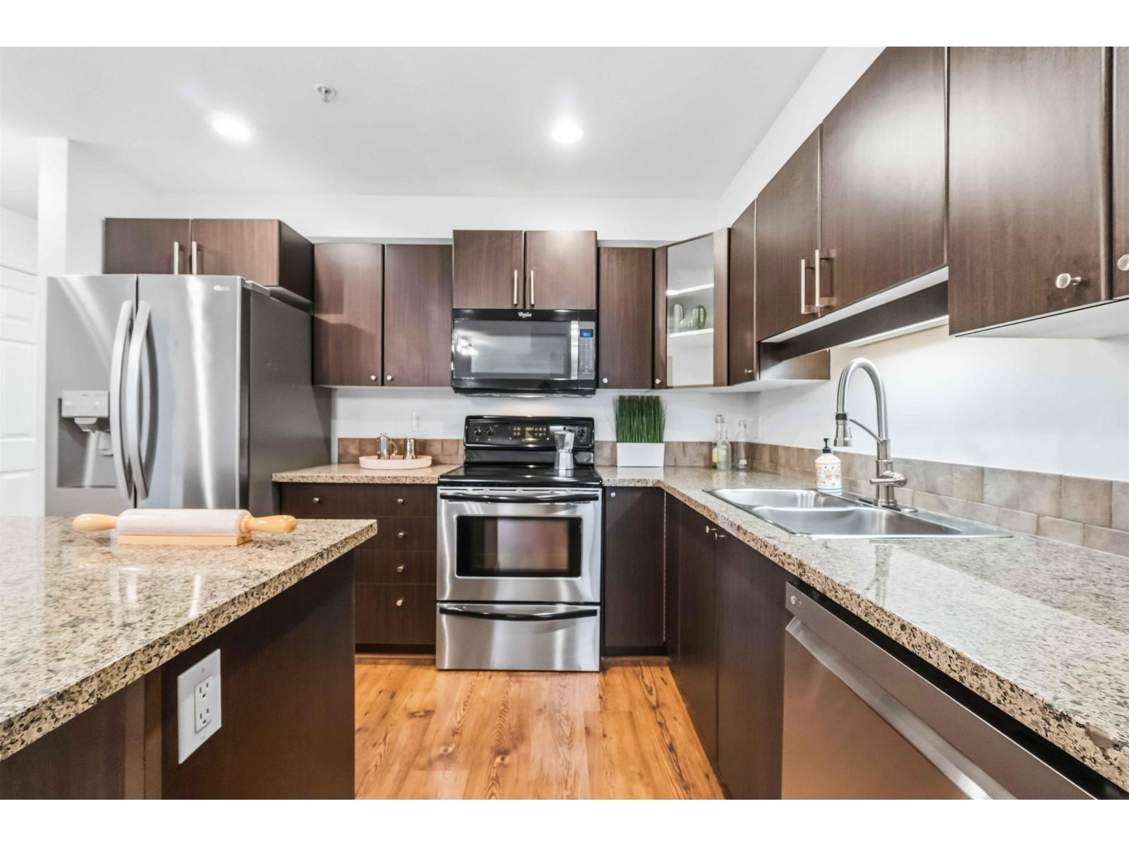 301 5488 198 Street, Langley, British Columbia  V3A 1G2 - Photo 9 - R3075864