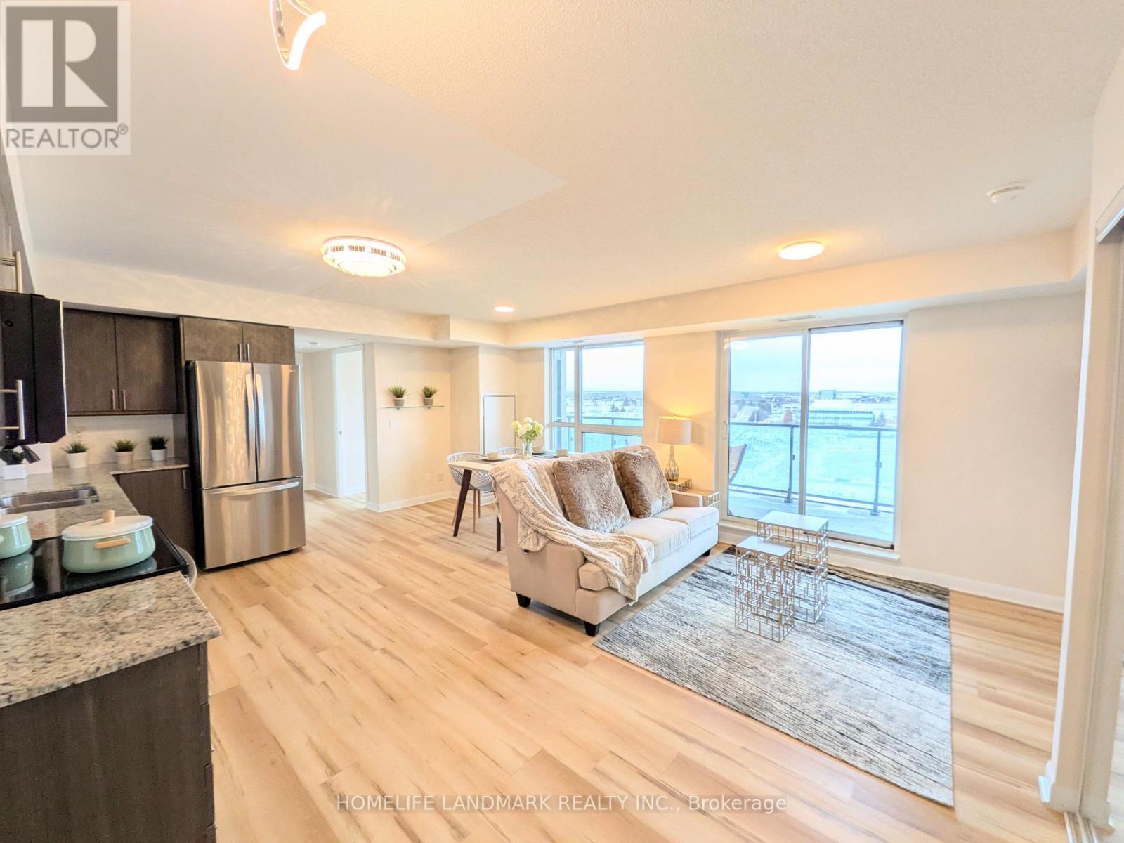 718 - 75 Norman Bethune Avenue, Richmond Hill, Ontario  L4B 0B6 - Photo 2 - N12663596