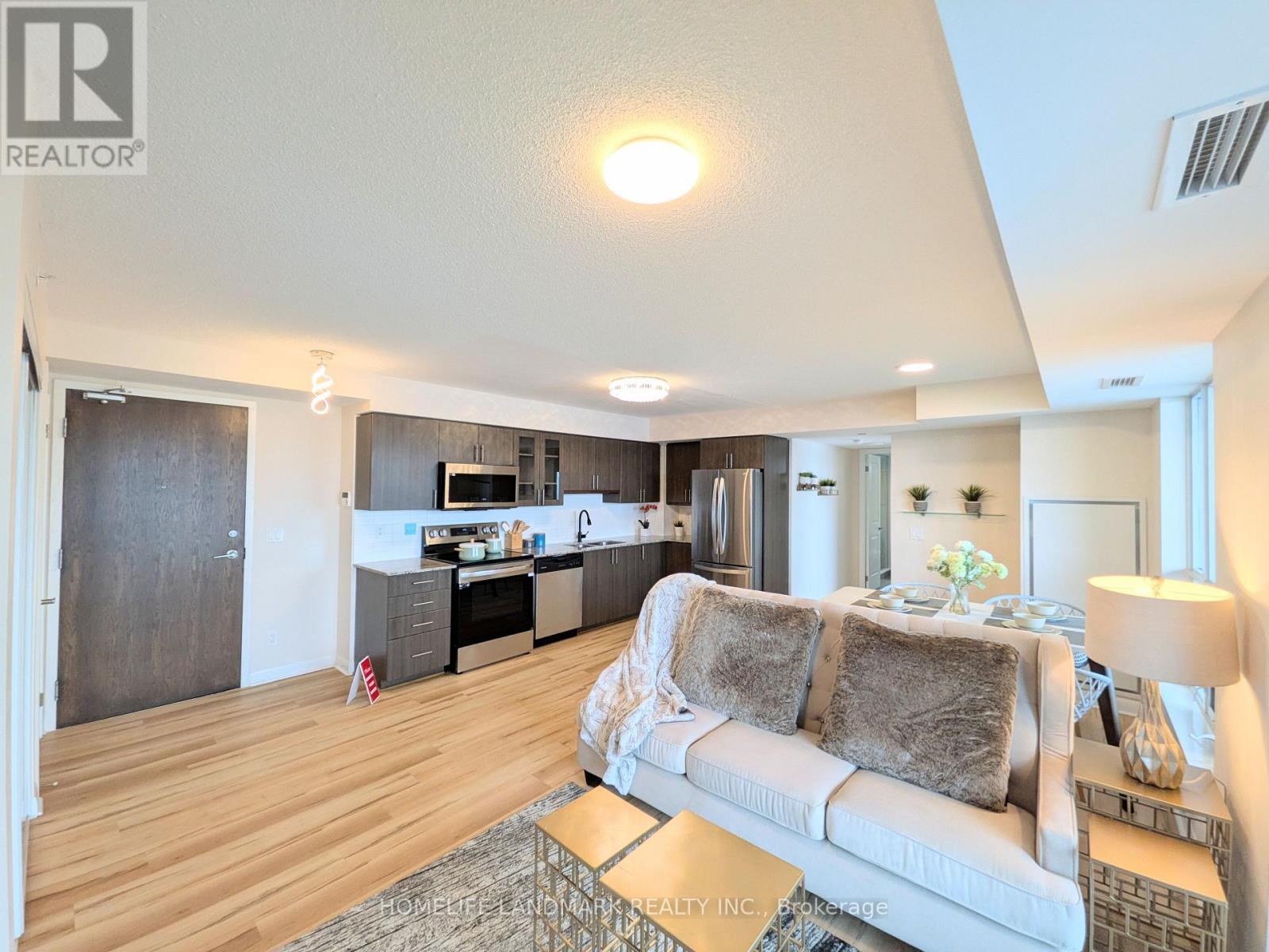 718 - 75 Norman Bethune Avenue, Richmond Hill, Ontario  L4B 0B6 - Photo 3 - N12663596