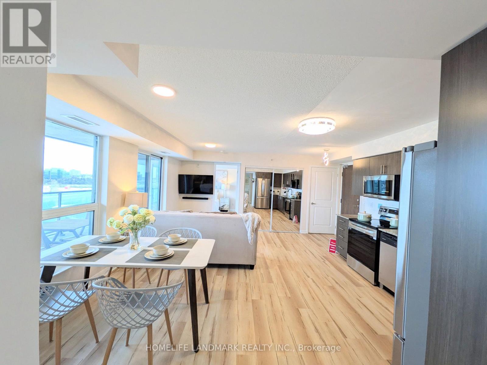 718 - 75 Norman Bethune Avenue, Richmond Hill, Ontario  L4B 0B6 - Photo 6 - N12663596