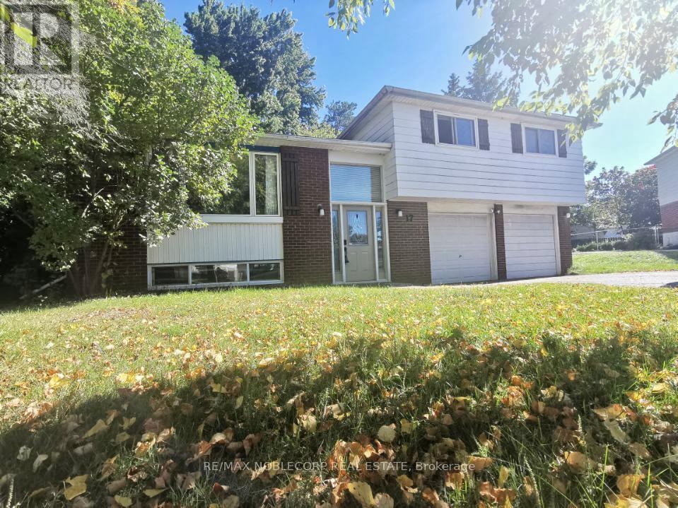 17 Larkdale Crescent, Essa, Ontario  L0M 1B0 - Photo 1 - N12663690