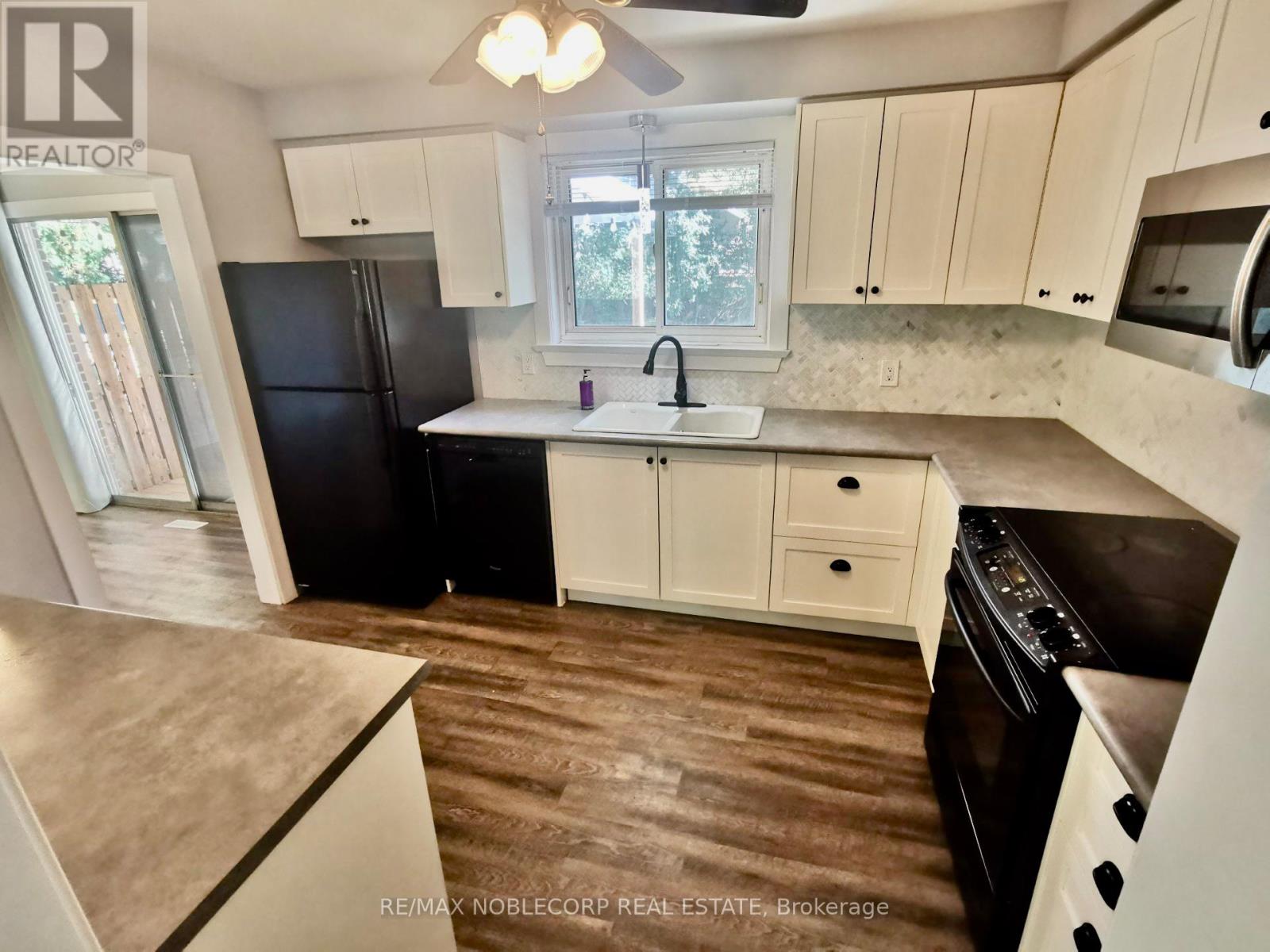 17 Larkdale Crescent, Essa, Ontario  L0M 1B0 - Photo 6 - N12663690