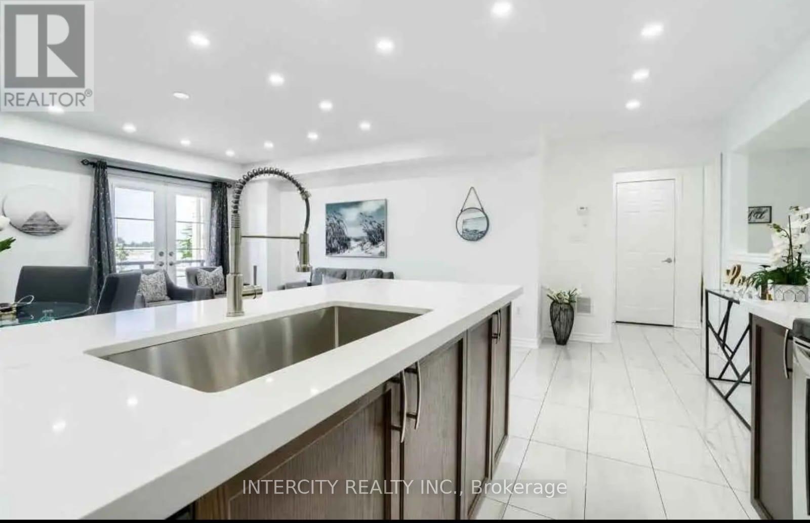 106 - 200 Veterans Drive, Brampton, Ontario  L7A 4S6 - Photo 4 - W12663532