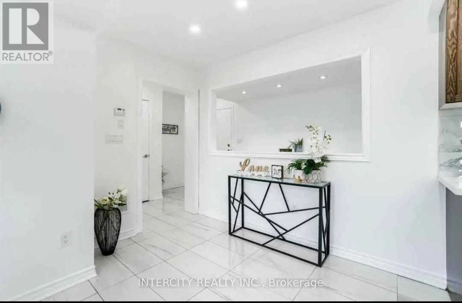 106 - 200 Veterans Drive, Brampton, Ontario  L7A 4S6 - Photo 6 - W12663532