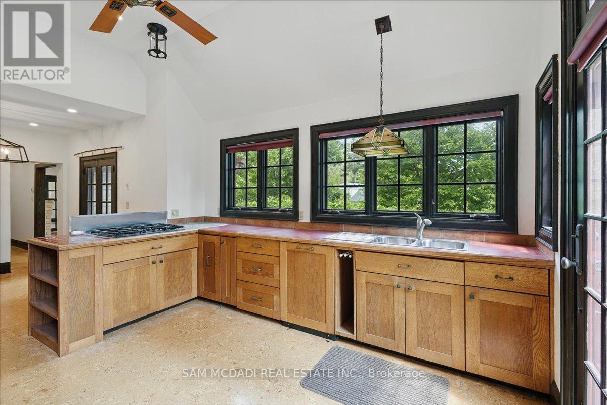 62 Maple Avenue S, Mississauga, Ontario  L5H 2R6 - Photo 11 - W12663534