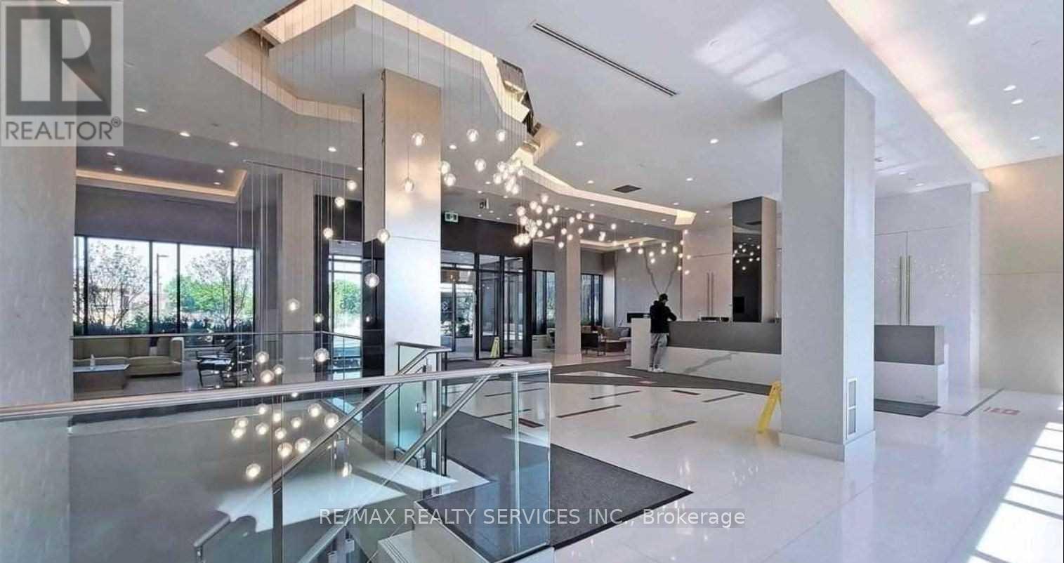 2018 - 35 Watergarden Drive, Mississauga, Ontario  L5R 1B2 - Photo 3 - W12663588