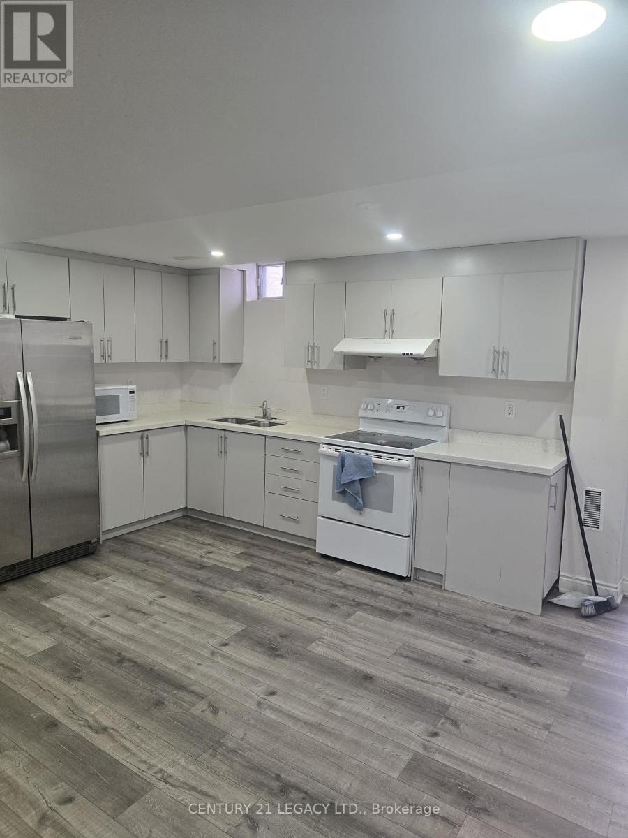 7205 Saint Barbara Boulevard, Mississauga, Ontario  L5W 0C7 - Photo 5 - W12663658