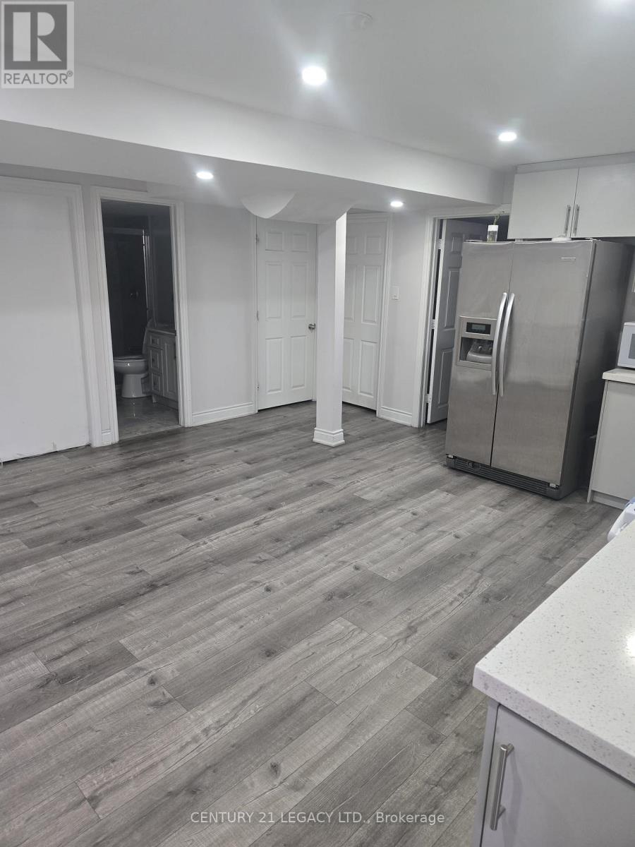 7205 Saint Barbara Boulevard, Mississauga, Ontario  L5W 0C7 - Photo 7 - W12663658