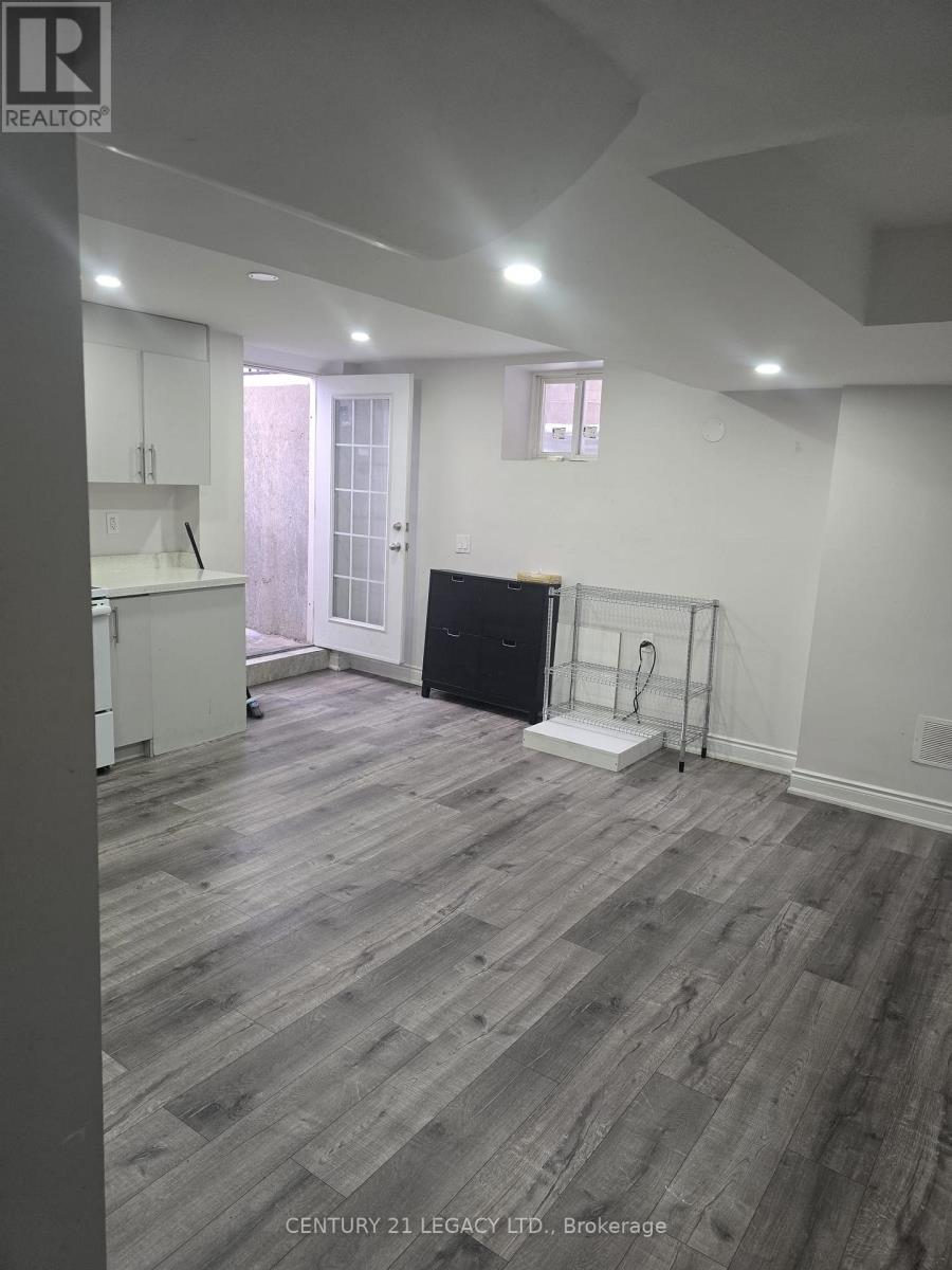 7205 Saint Barbara Boulevard, Mississauga, Ontario  L5W 0C7 - Photo 9 - W12663658