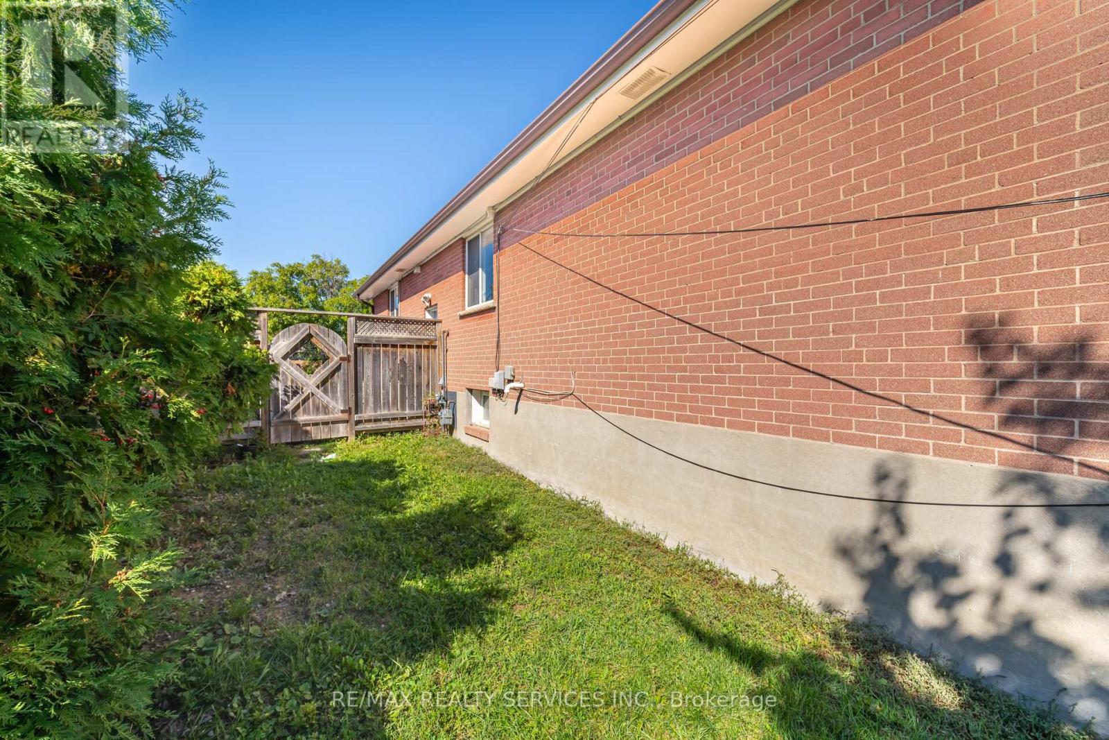 61 Avondale Boulevard, Brampton, Ontario  L6T 1H1 - Photo 25 - W12663674