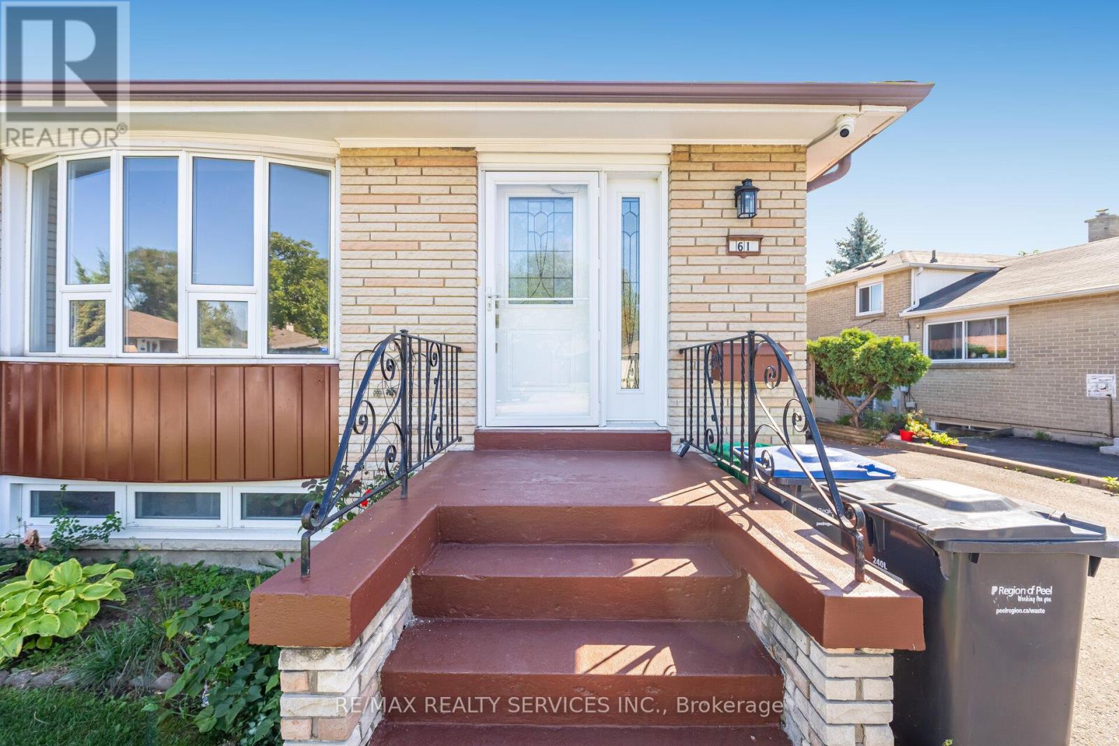 61 Avondale Boulevard, Brampton, Ontario  L6T 1H1 - Photo 6 - W12663674