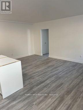 105 - 2365 Marine Drive, Oakville, Ontario  L6L 1C5 - Photo 10 - W12663712