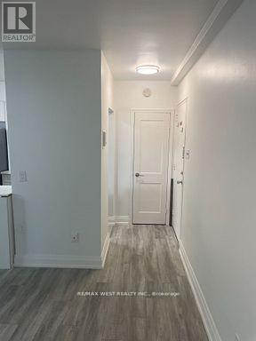 105 - 2365 Marine Drive, Oakville, Ontario  L6L 1C5 - Photo 2 - W12663712