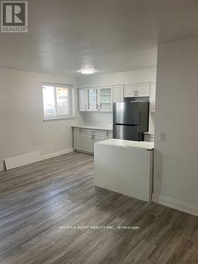 105 - 2365 Marine Drive, Oakville, Ontario  L6L 1C5 - Photo 3 - W12663712