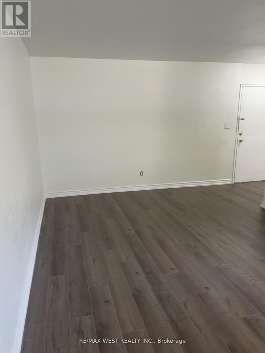 102 - 2365 Marine Drive, Oakville, Ontario  L6L 1C5 - Photo 3 - W12663736