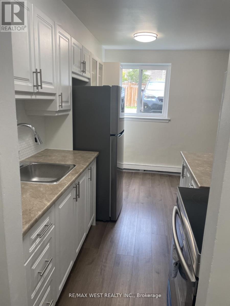 102 - 2365 Marine Drive, Oakville, Ontario  L6L 1C5 - Photo 4 - W12663736