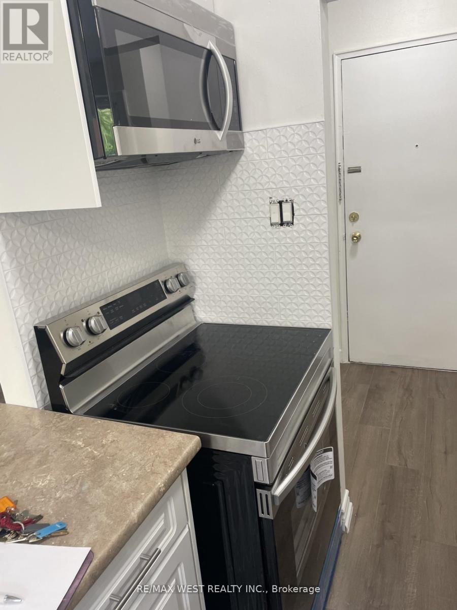 102 - 2365 Marine Drive, Oakville, Ontario  L6L 1C5 - Photo 5 - W12663736