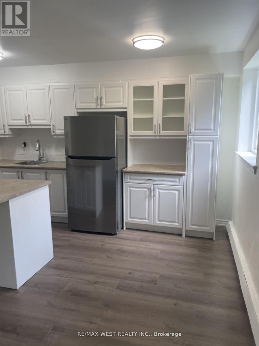 102 - 2365 Marine Drive, Oakville, Ontario  L6L 1C5 - Photo 6 - W12663736