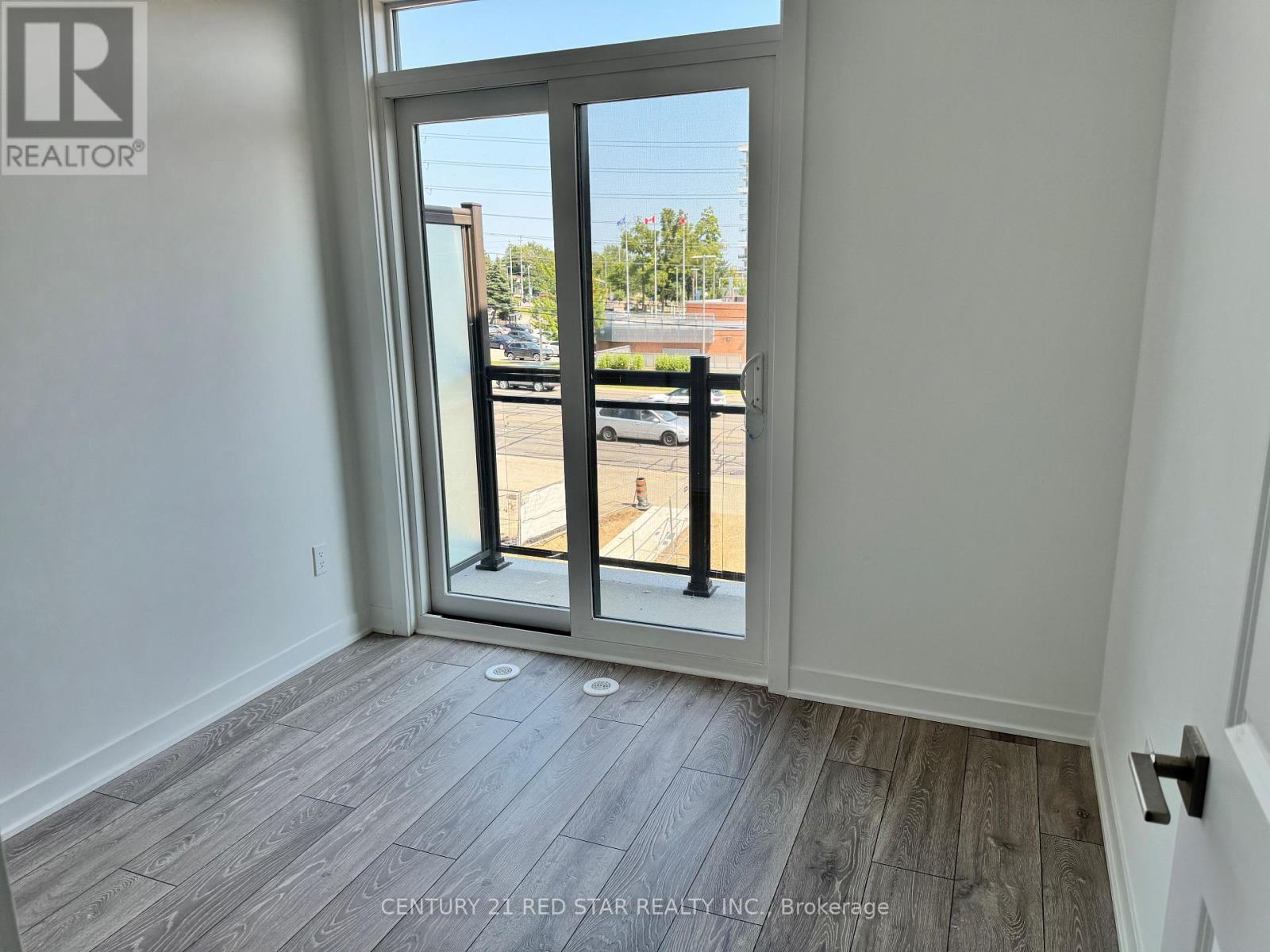 11 - 4017 Hickory Drive, Mississauga, Ontario  L4W 1L1 - Photo 5 - W12663746