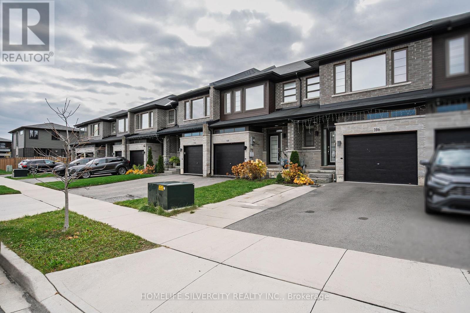 106 Columbus Gate, Hamilton, Ontario  L8J 0L3 - Photo 2 - X12663504