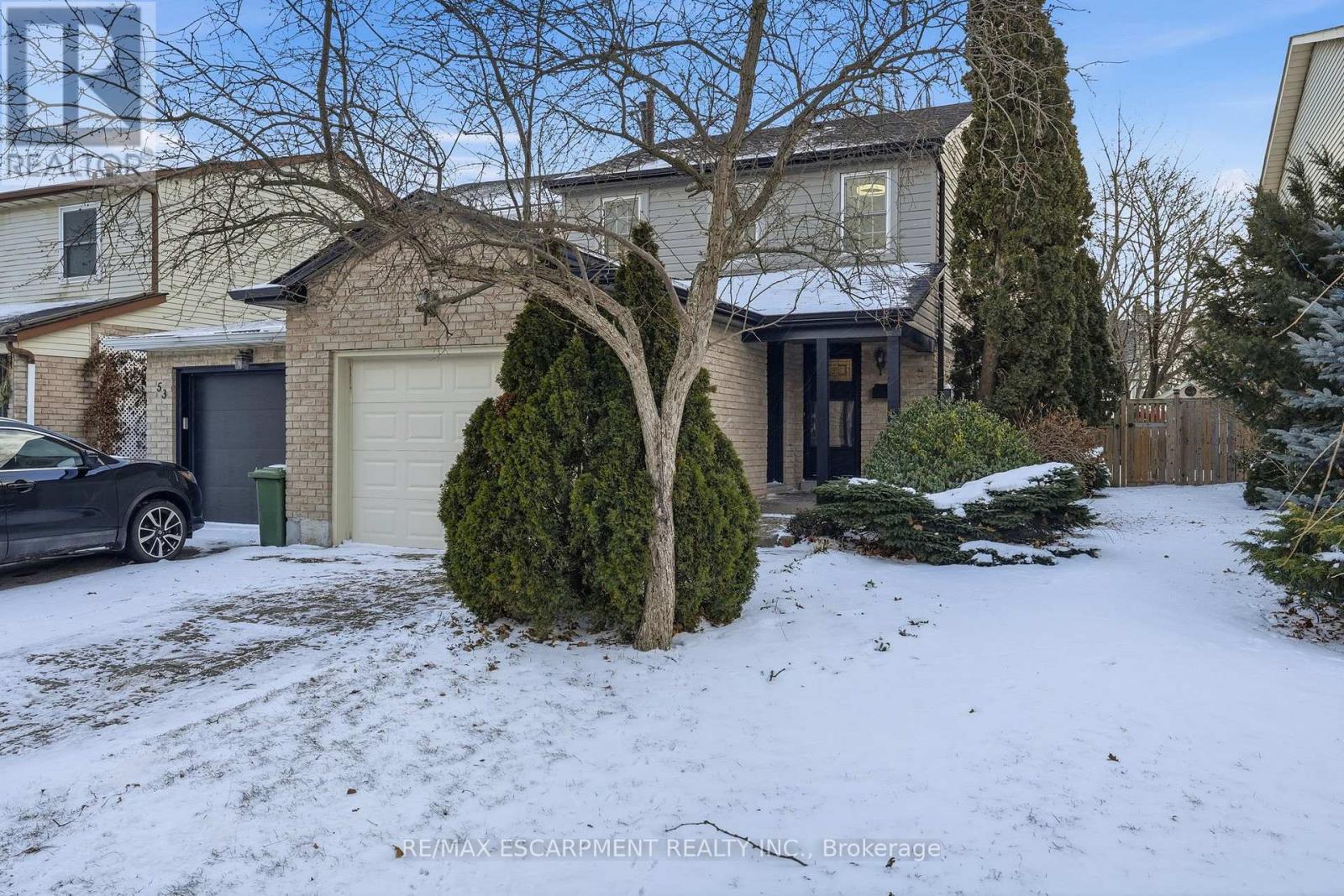 <div class="slider-price">$629,900</div><p>55 Ventura Drive, Hamilton, Ontario</p>