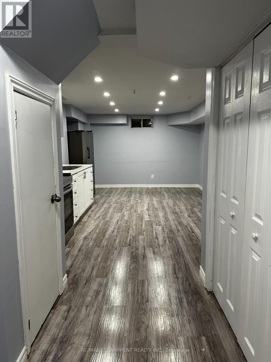 560 Stonehenge Drive, Hamilton, Ontario  L9K 0B2 - Photo 2 - X12663716