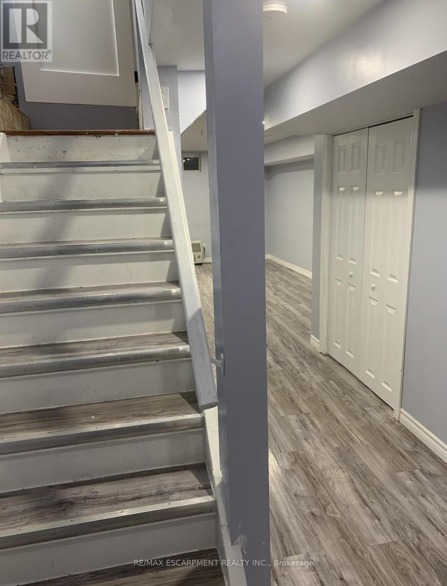 560 Stonehenge Drive, Hamilton, Ontario  L9K 0B2 - Photo 6 - X12663716