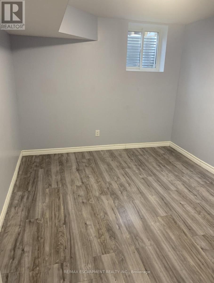 560 Stonehenge Drive, Hamilton, Ontario  L9K 0B2 - Photo 8 - X12663716