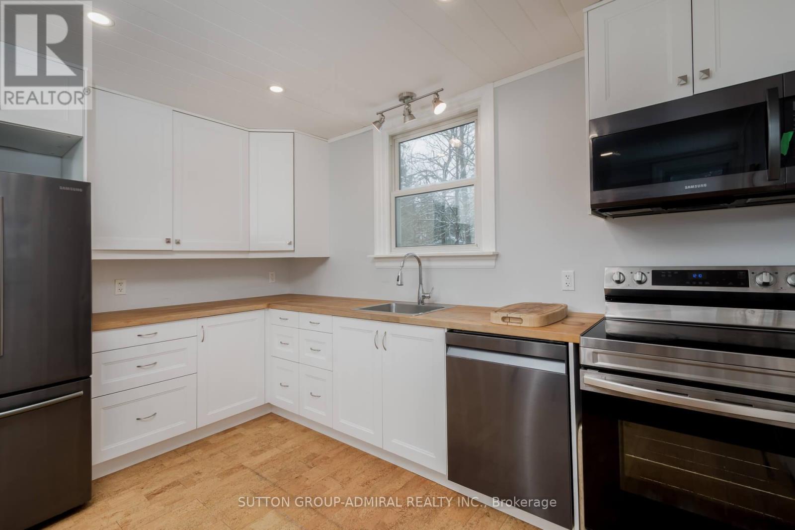 536 Muskoka Road 3 N, Huntsville, Ontario  P1H 1C8 - Photo 11 - X12663776