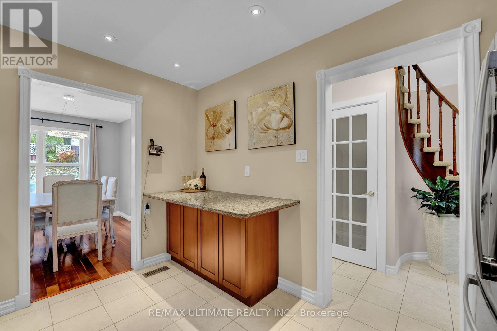 74 Robinson Crescent, Whitby, Ontario  L1N 6W5 - Photo 4 - E12631534