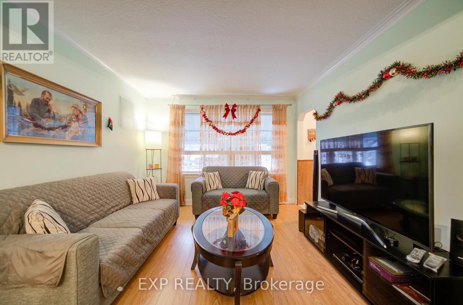 63 Midland Avenue, Toronto, Ontario  M1N 3Z8 - Photo 2 - E12663556