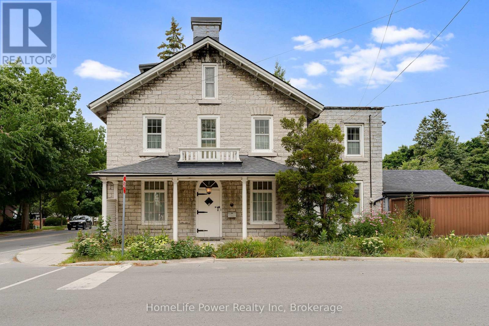 2 Alwington Avenue, Kingston (Central City East), Ontario  K7L 4R3 - Photo 2 - X12663804