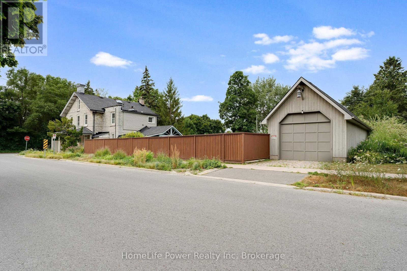 2 Alwington Avenue, Kingston (Central City East), Ontario  K7L 4R3 - Photo 4 - X12663804