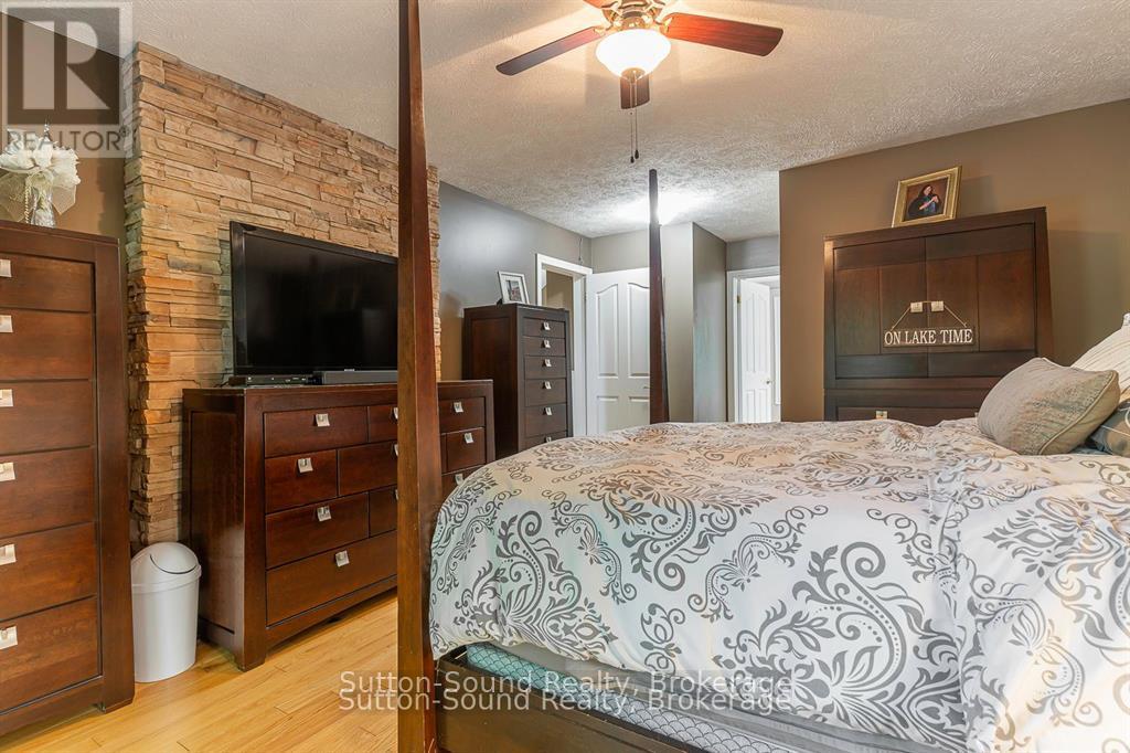 124 Golden Pond Drive, South Bruce Peninsula, Ontario  N0H 2T0 - Photo 12 - X12663880