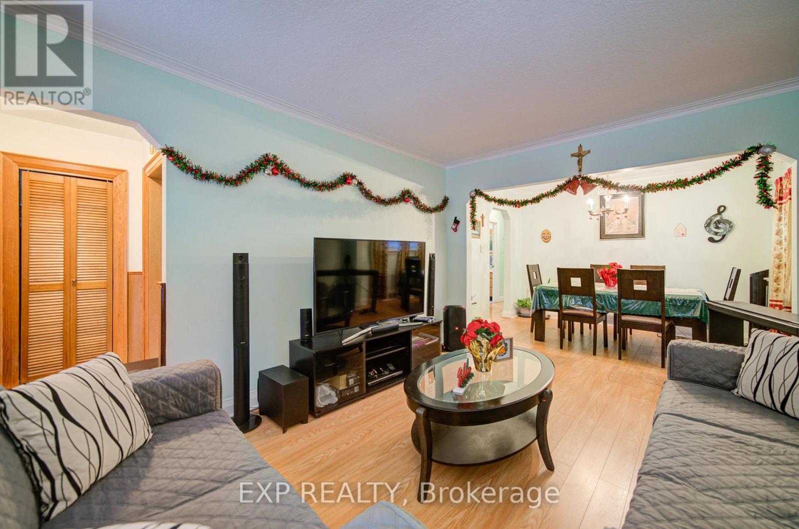 63 Midland Avenue, Toronto, Ontario  M1N 3Z8 - Photo 4 - E12663556