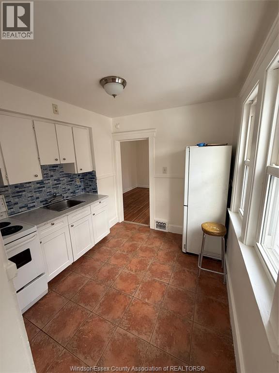 217 Campbell Avenue, Windsor, Ontario  N9B 2H1 - Photo 6 - 26000231