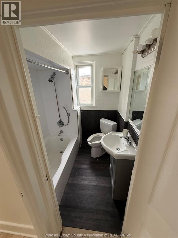 217 Campbell Avenue, Windsor, Ontario  N9B 2H1 - Photo 9 - 26000231