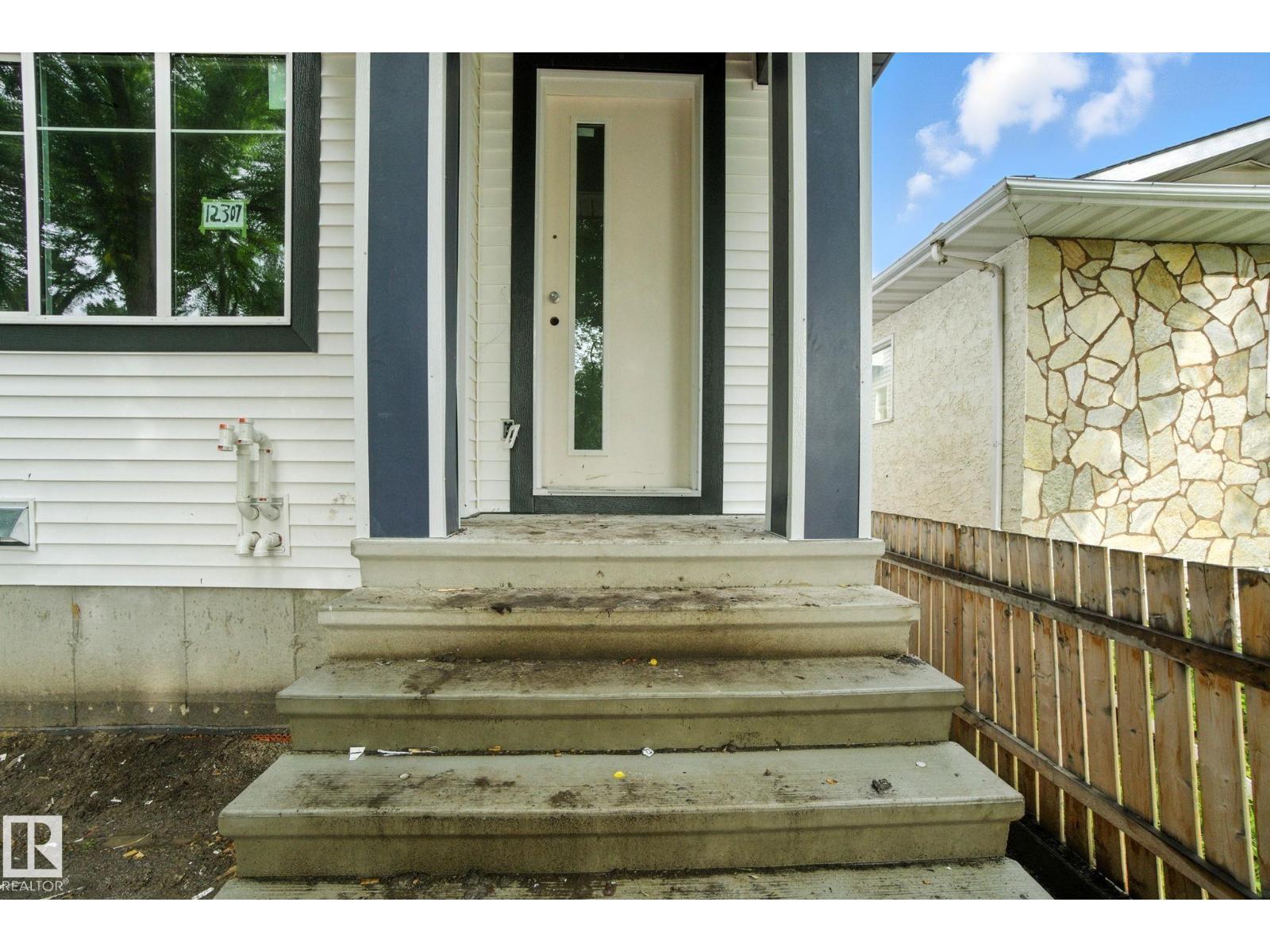 12307 91 St Nw, Edmonton, Alberta  T5B 4C6 - Photo 2 - E4468732