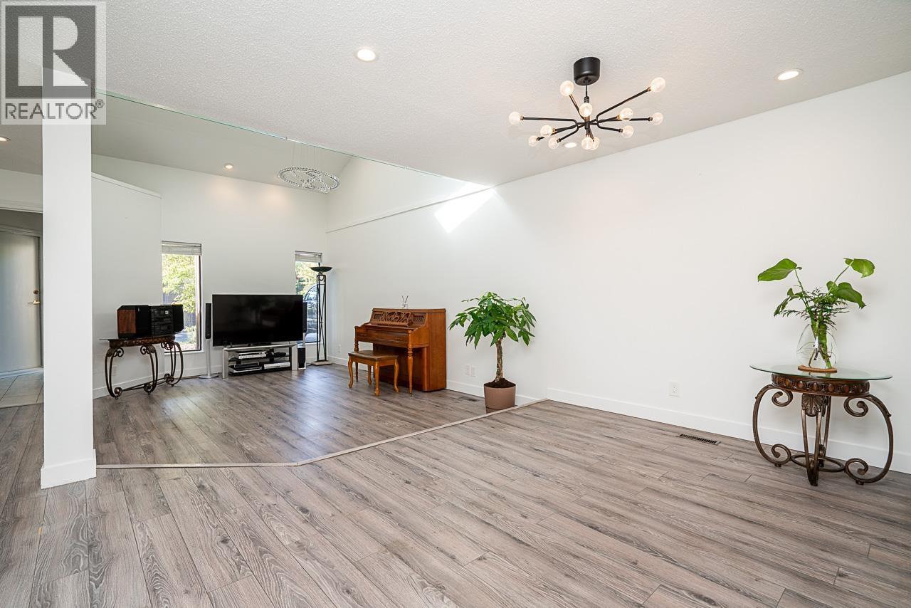 7225 Quatsino Drive, Vancouver, British Columbia  V5S 4C2 - Photo 3 - R3061636