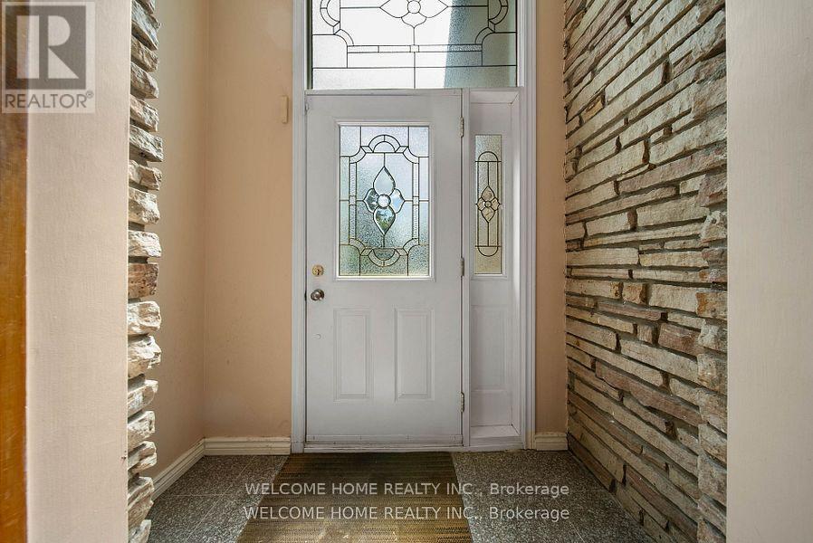 10 Pengelly Court, Toronto, Ontario  M1L 4L9 - Photo 4 - E12663816