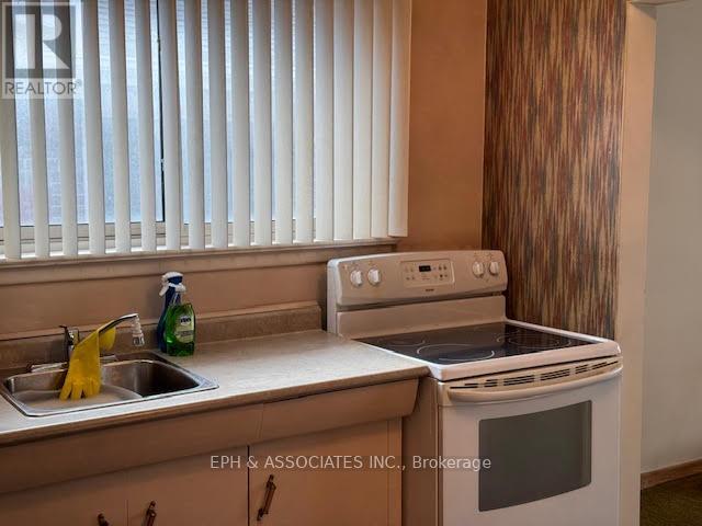 29 Stavely Avenue, Toronto, Ontario  M1K 4P2 - Photo 5 - E12663828