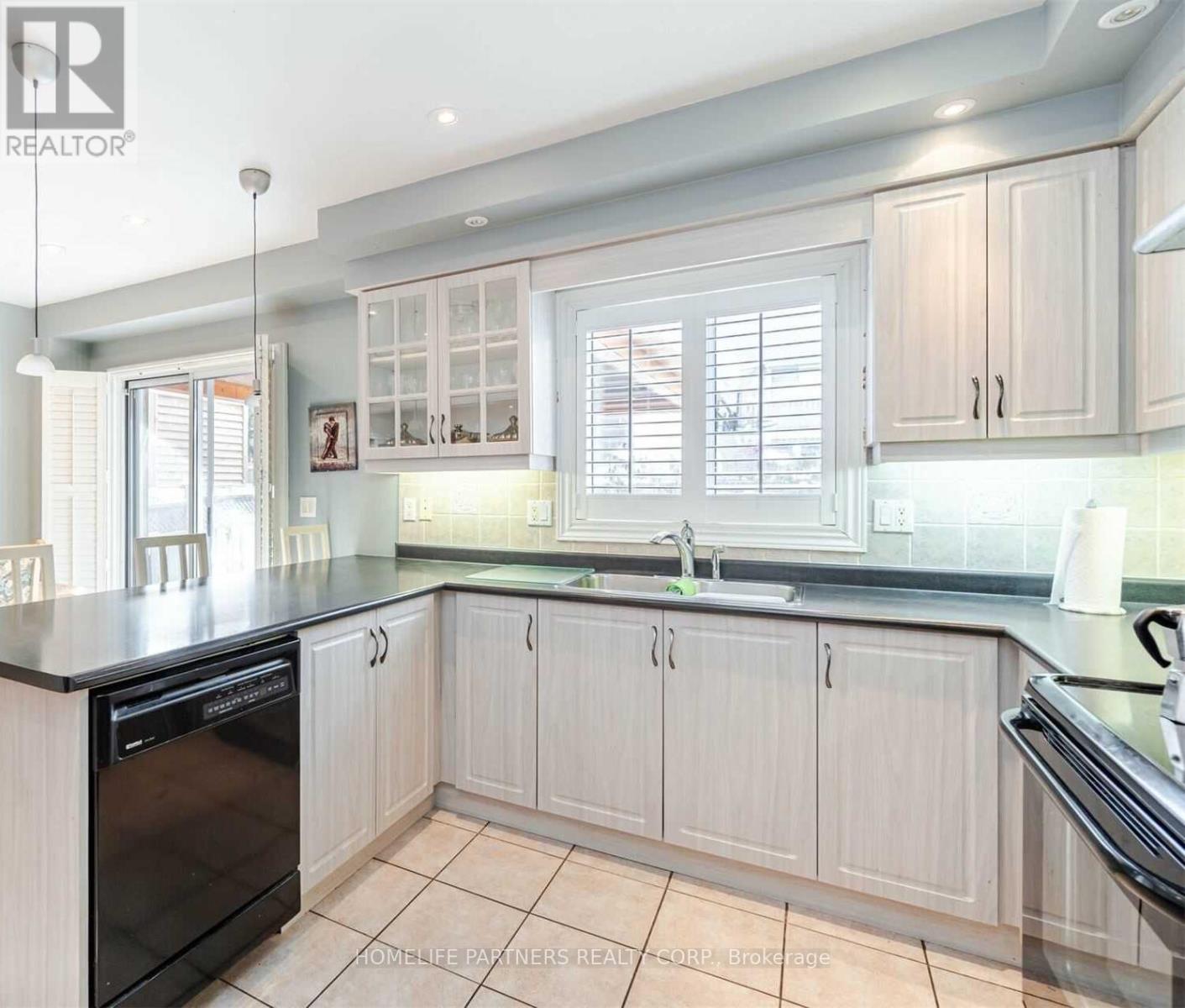 38 Stone Palace Way, Vaughan, Ontario  L4H 1M9 - Photo 6 - N12663830