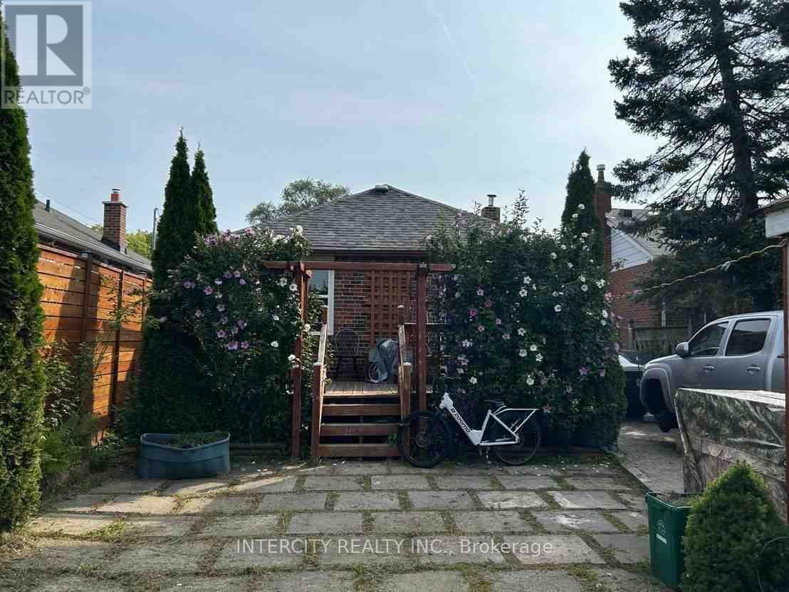 54 SIXTEENTH STREET, Toronto, Ontario