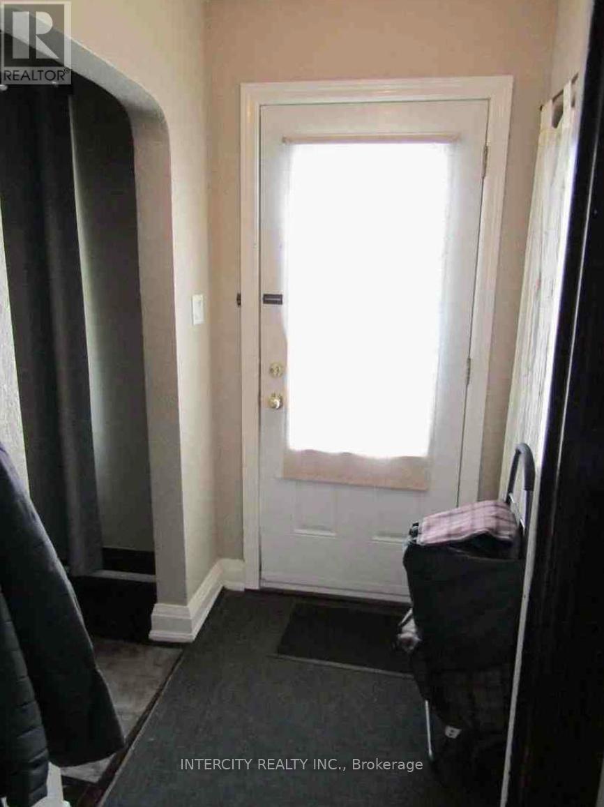 54 Sixteenth Street, Toronto, Ontario  M8V 3J8 - Photo 7 - W12657374