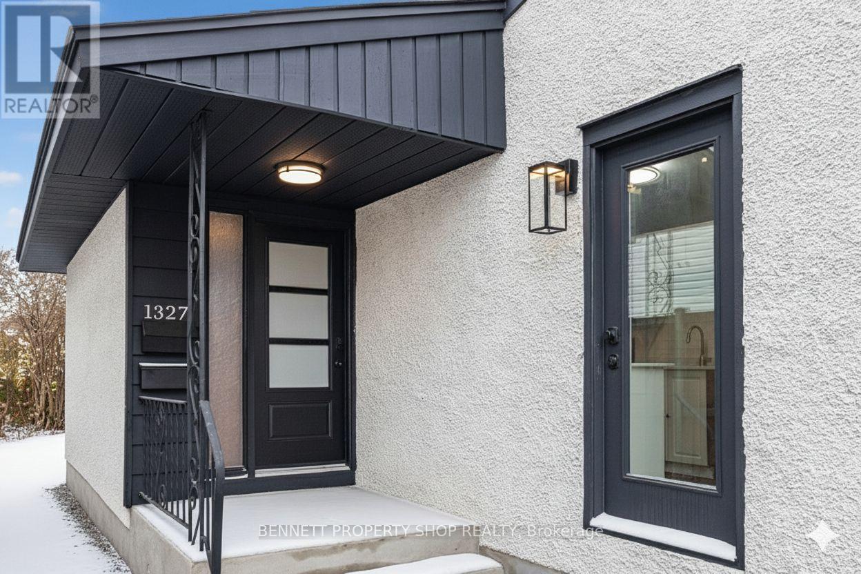 1327 Avenue S Avenue, Ottawa, Ontario  K1G 0C4 - Photo 2 - X12461771