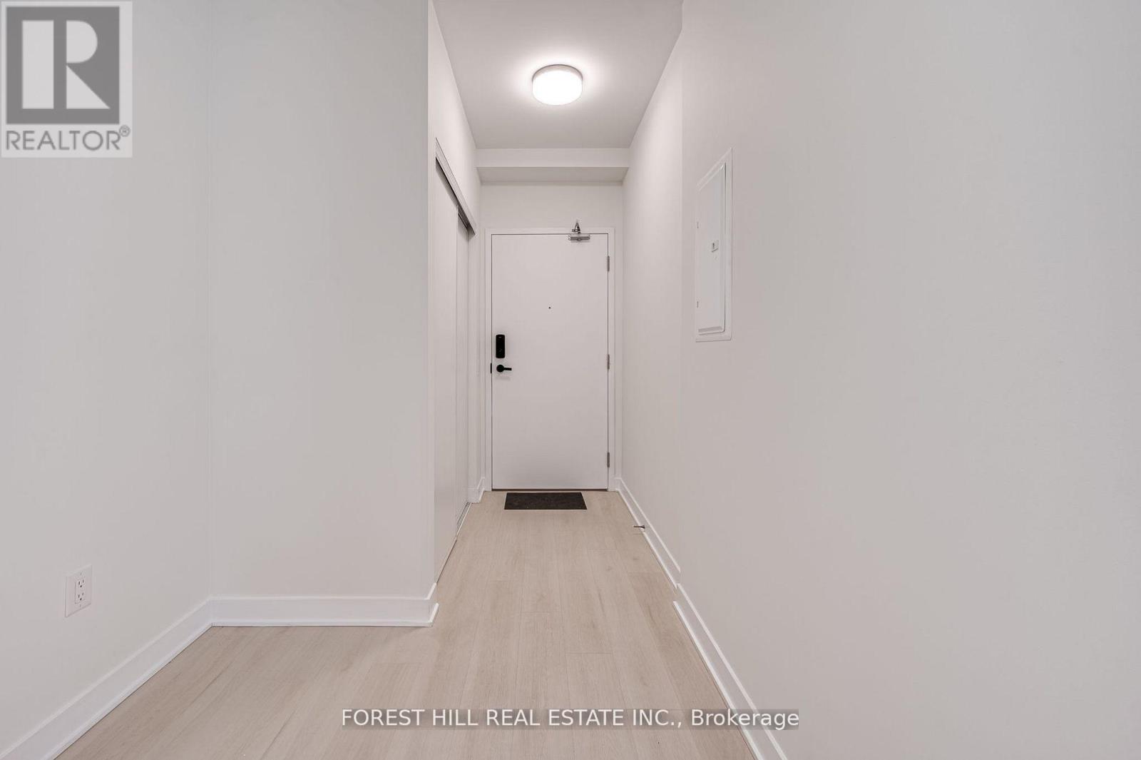 1201 - 3900 Confederation Parkway, Mississauga, Ontario  L5B 0M3 - Photo 3 - W12663790