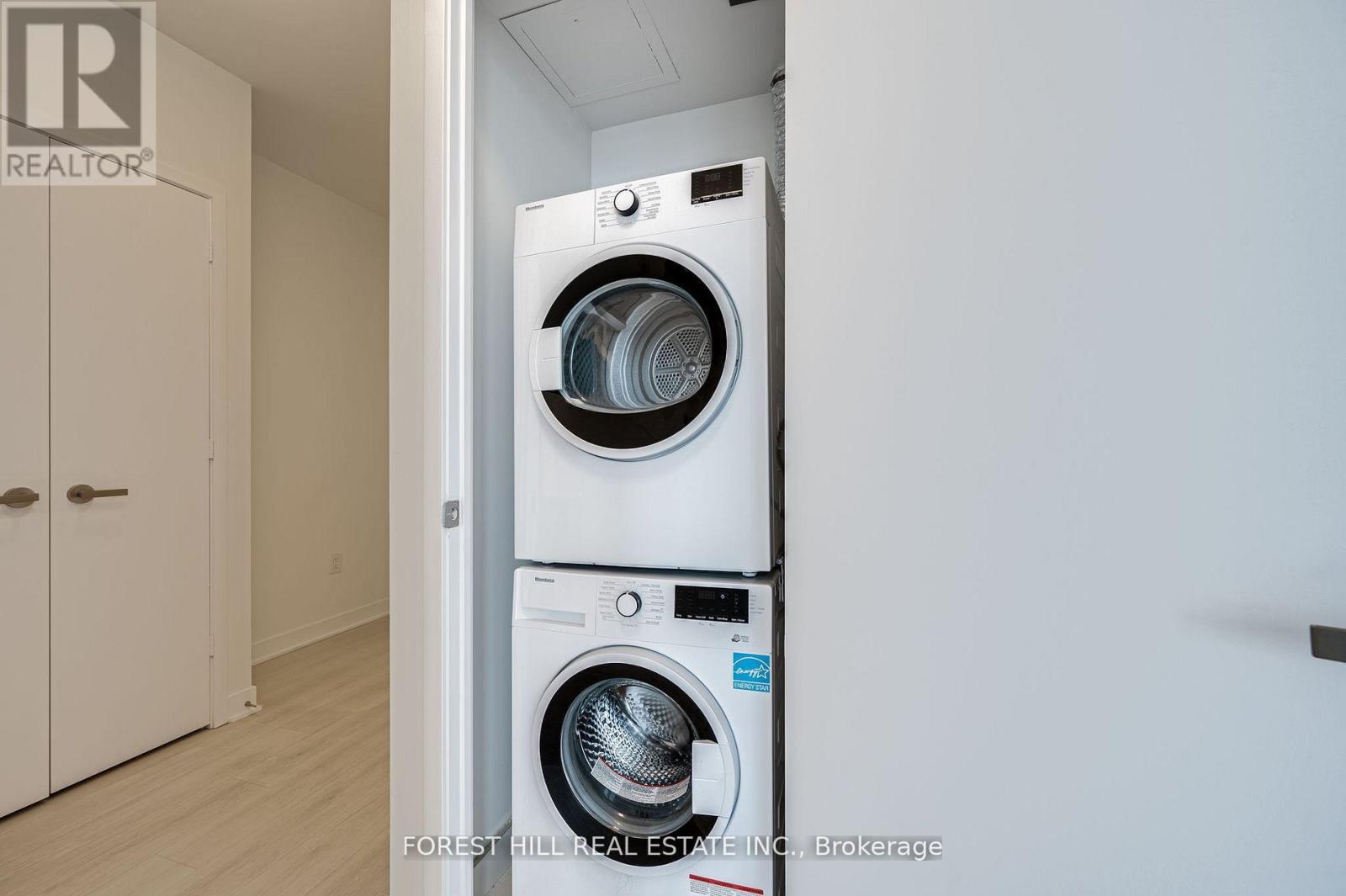 1201 - 3900 Confederation Parkway, Mississauga, Ontario  L5B 0M3 - Photo 5 - W12663790