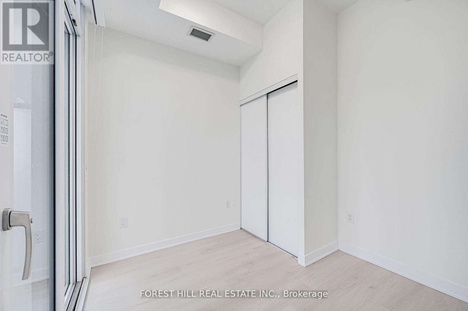 1201 - 3900 Confederation Parkway, Mississauga, Ontario  L5B 0M3 - Photo 6 - W12663790