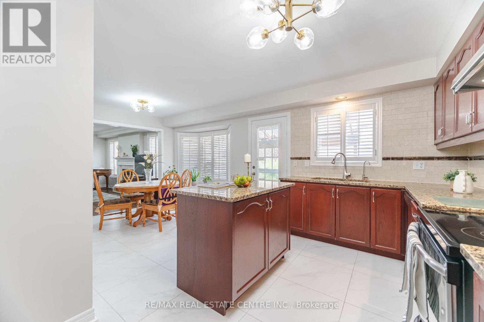 53 Wild Indigo Crescent, Brampton, Ontario  L6R 2K3 - Photo 13 - W12663820