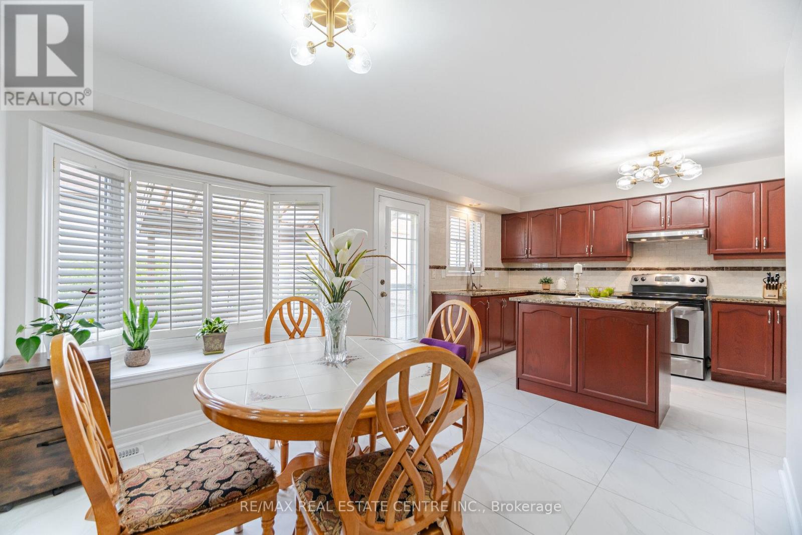 53 Wild Indigo Crescent, Brampton, Ontario  L6R 2K3 - Photo 17 - W12663820